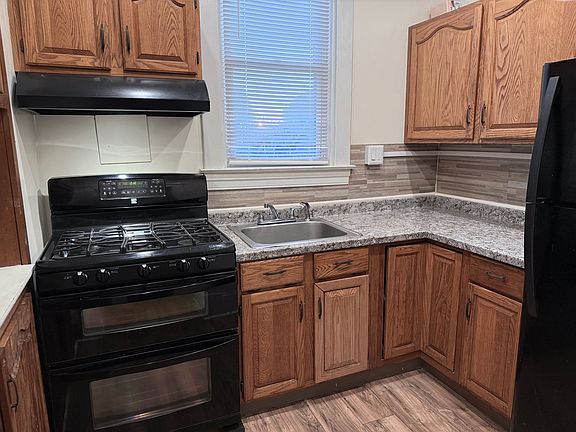 kitchen first floor, double oven, 5 gas burners