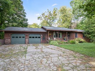 6194 W Long Lake Rd, Belding, MI 48809