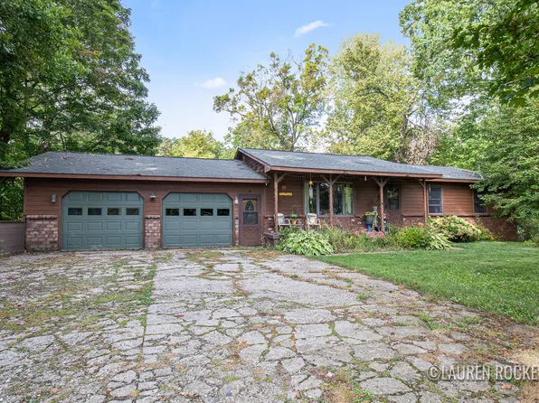 6194 W Long Lake Rd, Belding, MI 48809