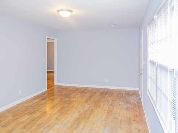 3rd image of 721 Richmond Ave