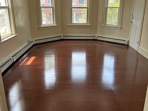 5th image of 164 Garden St Floor 2