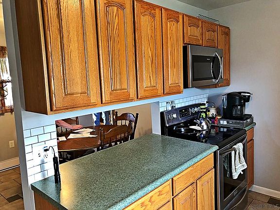 5th image of 120 Spruce Ct