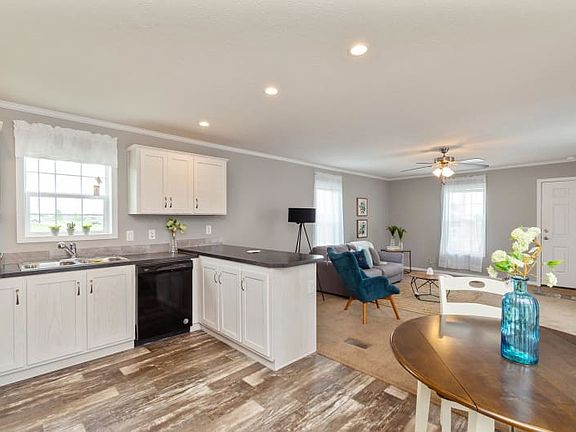 3rd image of 7769 Kimberly Dr #103