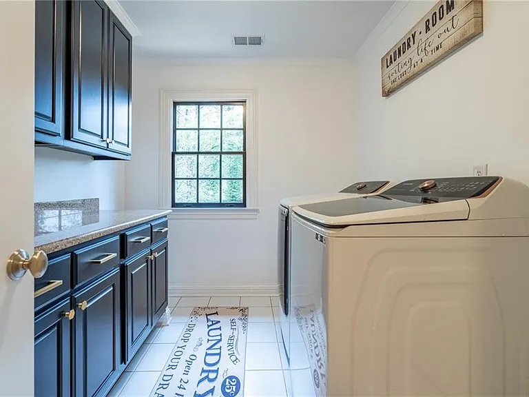 1219 Moores Mill Rd NW — Photo 4