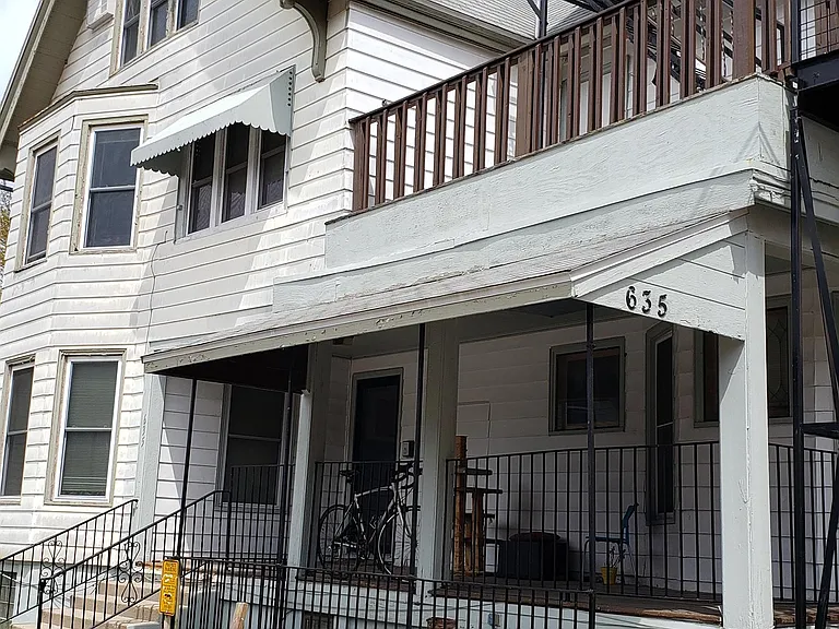 635 Howard Pl — Photo 6