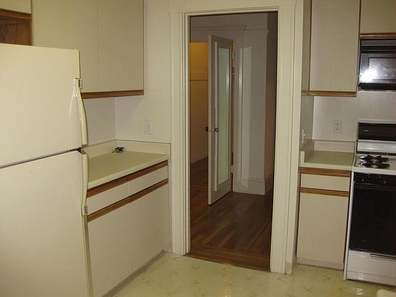4th image of 2340 Van Ness Ave APT 4