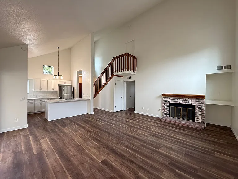 1422 Eagle Ct — Photo 6