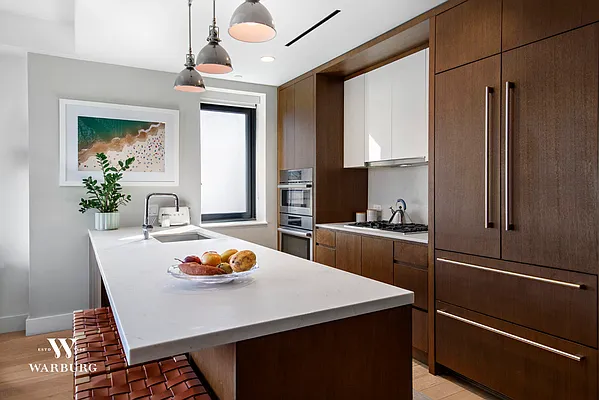 Sold by Warburg | media 21