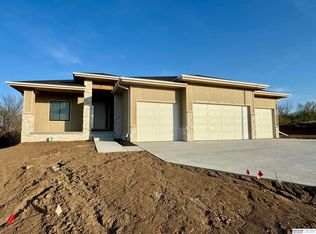8958 Von St, Papillion, NE 68046