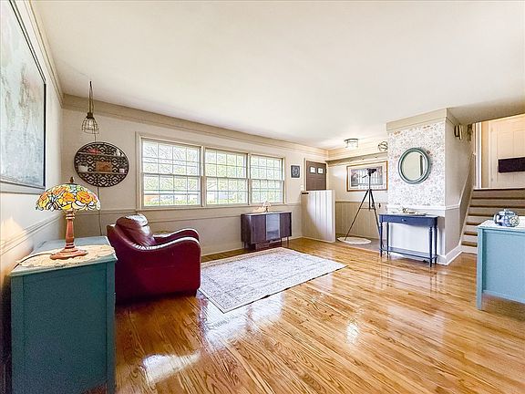 2nd image of 709 E Sunnycrest Dr