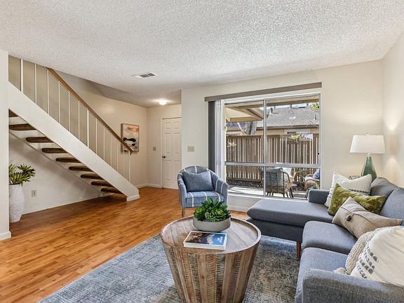 3rd image of 131 Palo Verde Ter