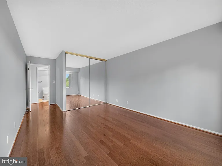 8350 Greensboro Dr #422 — Photo 24