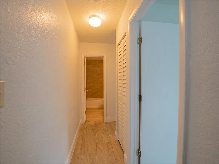 5332 NW 29th Ct — Photo 12