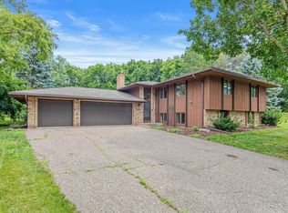 3413 Red Oak Cir N, Burnsville, MN 55337