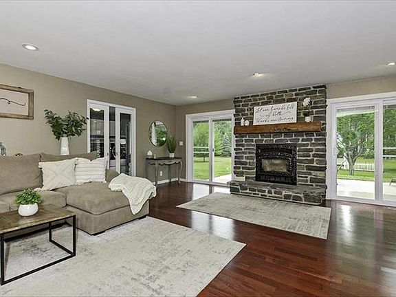 5th image of W2254 Woodridge Dr