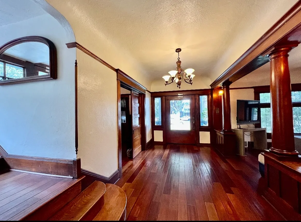 595 N Marengo Ave — Photo 3