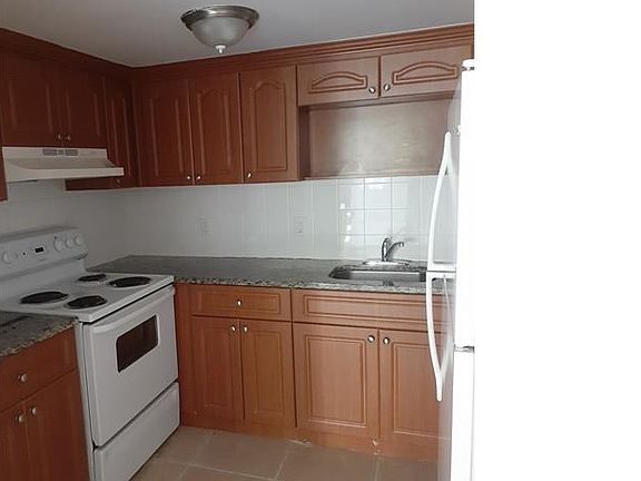 3rd image of 129 NW 9th Ave #3