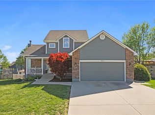 813 Stratford Dr, Raymore, MO 64083