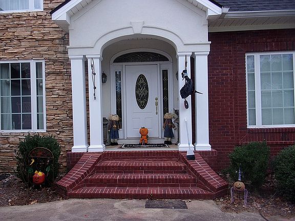 3rd image of 60 Charleston Cir