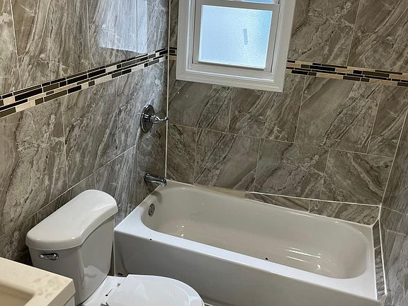 4th image of 22606 Mentone Ave #1
