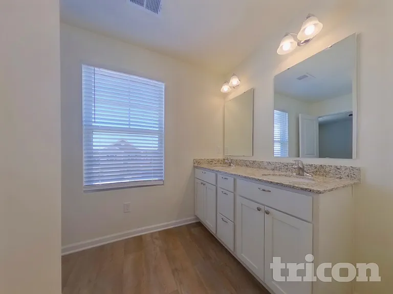 1077 Crescent Moon Loop Rd — Photo 10