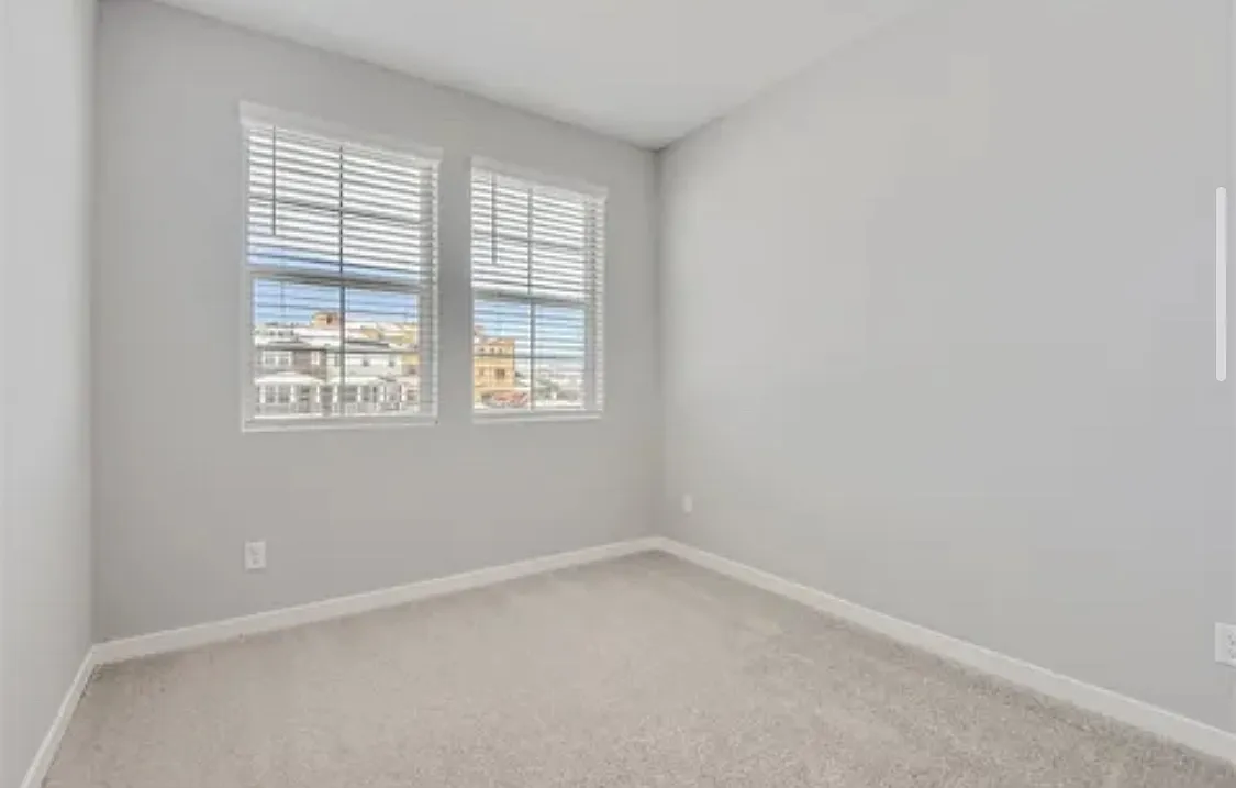 1 bed, 1375 sqft, $900 — Photo 2