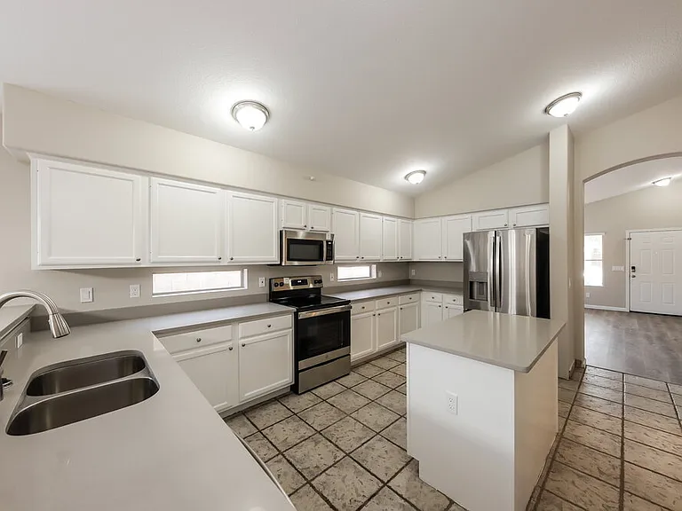 7418 W Lone Cactus Dr — Photo 5
