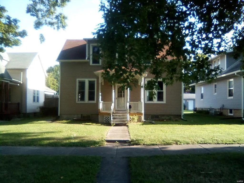 1011 13th St photo 1