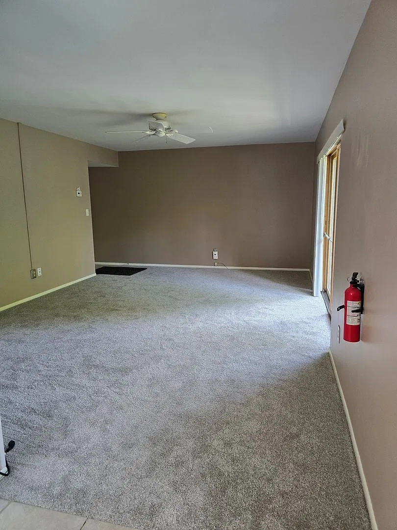 2 bed, 1.0 bath, 860 sqft, $1,300 — Photo 3