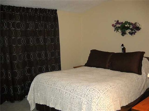 5th image of 2927 E Lincolnshire Blvd