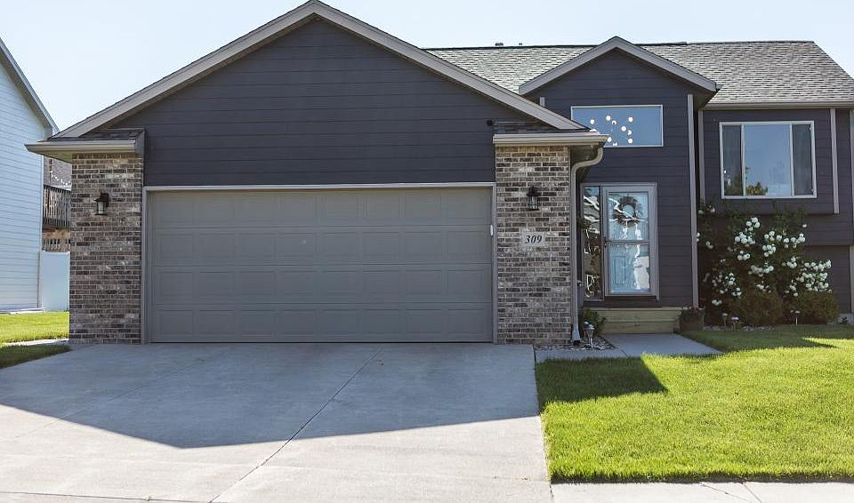1st image of 309 Pine Brooke Dr