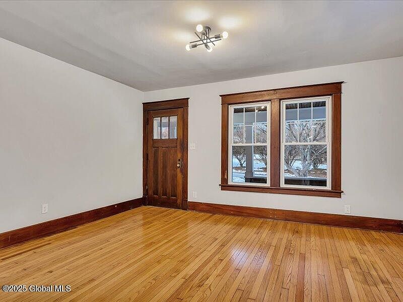 3rd image of 11 Maple Avenue