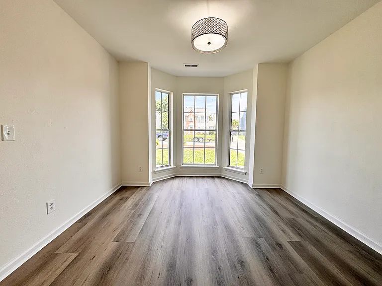 8413 Hirsch Dr — Photo 7