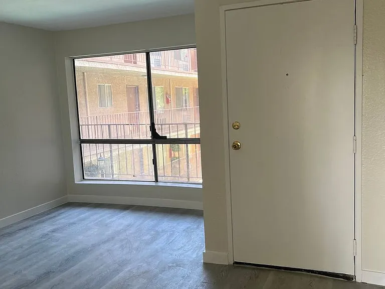 Columbus Apartments — Photo 19