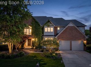 2962 Pheasant Ring Dr, Rochester Hills, MI 48309