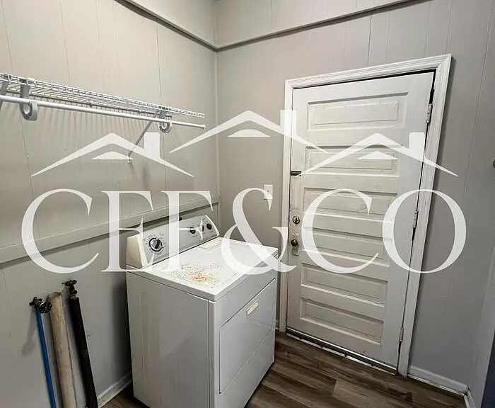 327 College St #A — Photo 8