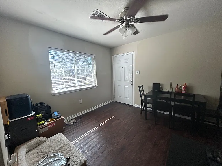305 Ehlinger Dr #D — Photo 3