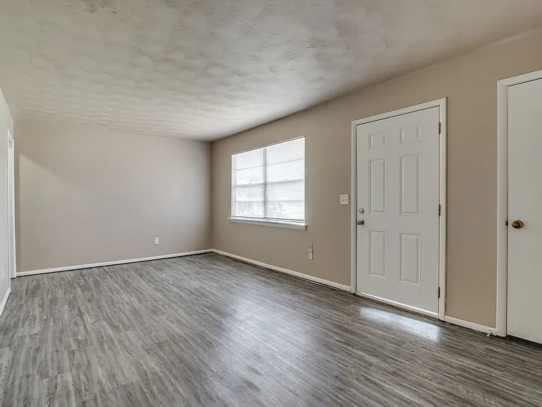 3005 SW 52nd Pl — Photo 7
