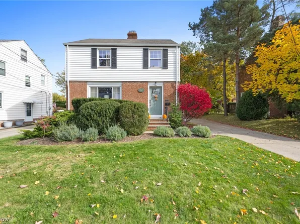 1367 Gordon Rd, Lyndhurst, OH 44124