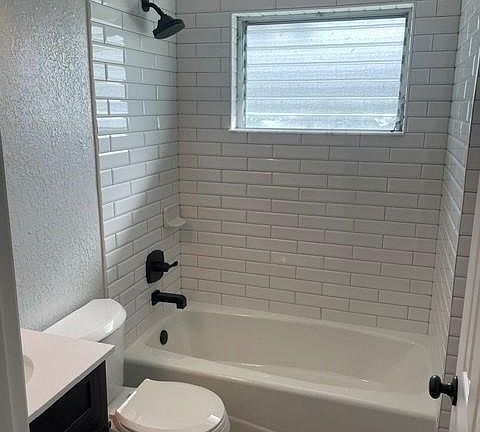 3rd image of 121 Palm Ave