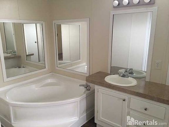 3rd image of 107 Sherrie Ln
