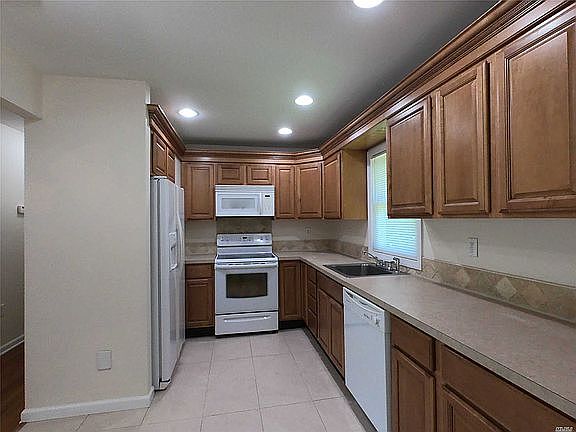 2nd image of 460 Mac Arthur Blvd