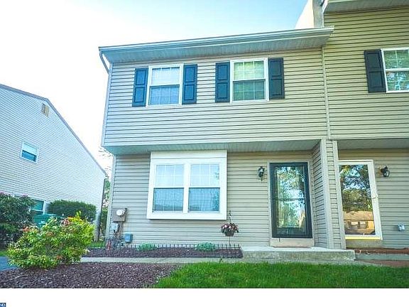 2nd image of 122 Brownstone Ln