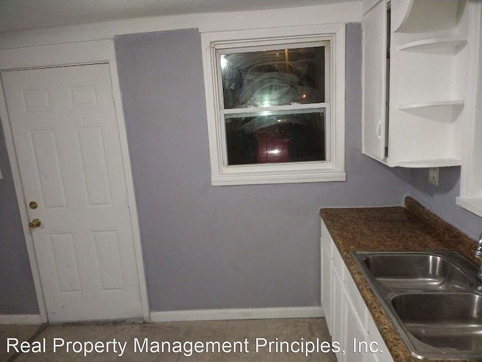 2nd image of 217 1/2 W Hyde Park Ave