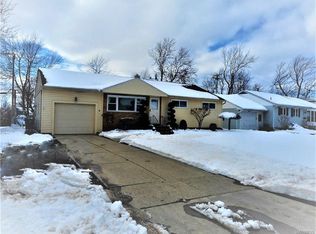 78 Coronation Dr, Amherst, NY 14226