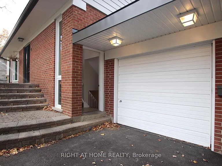 89 Monkswood Cres — Photo 3