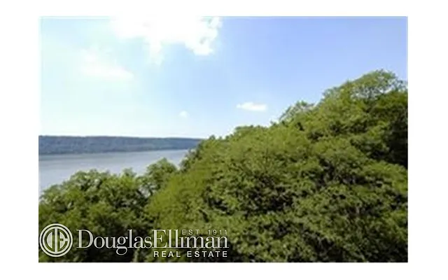 Sold by Douglas Elliman | media 15