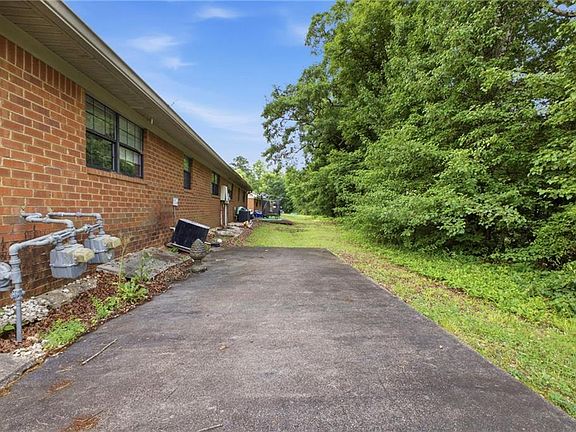 2nd image of 141B Woods Rd NW