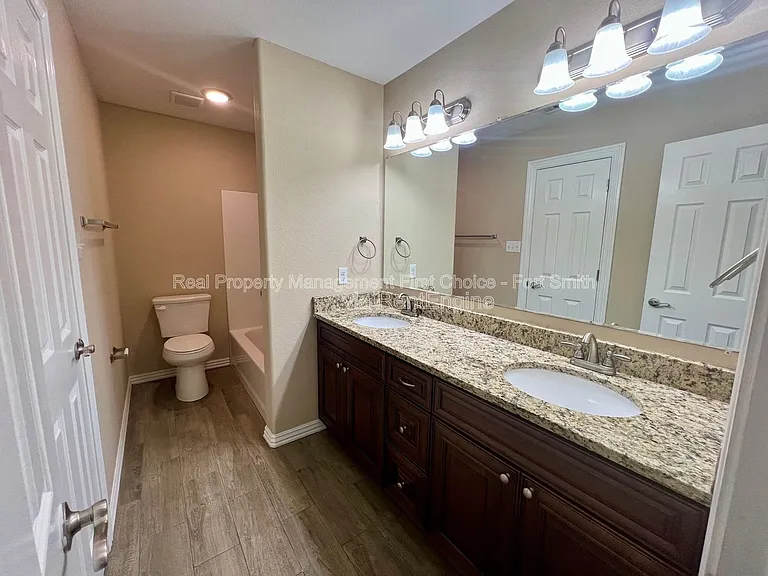 6617 Leightyn Ln — Photo 12