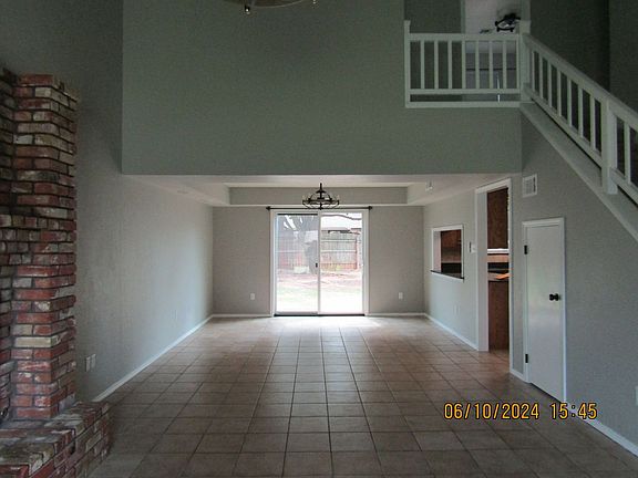 3rd image of 2312 NE Kingsbriar Dr